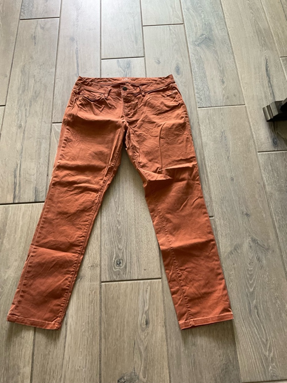 Loft Jeans Women’s size 12/31 Modern Skinny Salmon color. .